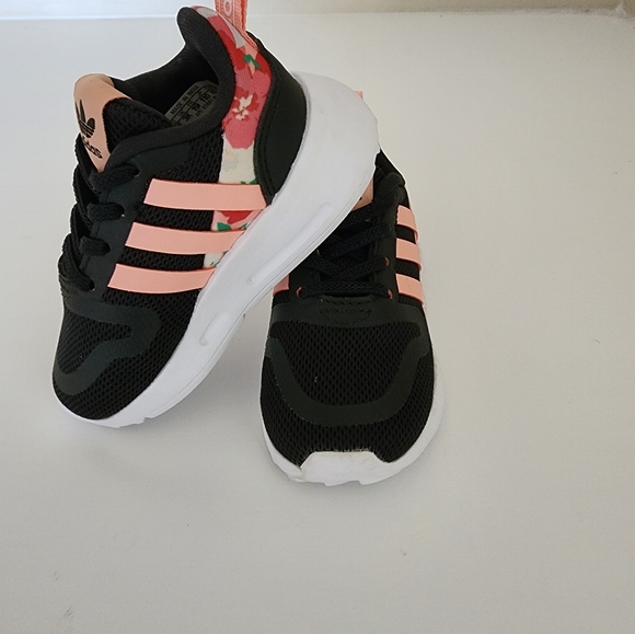 Gym shoe - Picture 2 of 5